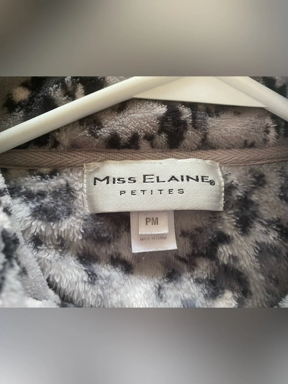 Miss Elaine Robe - Picture 3 of 7